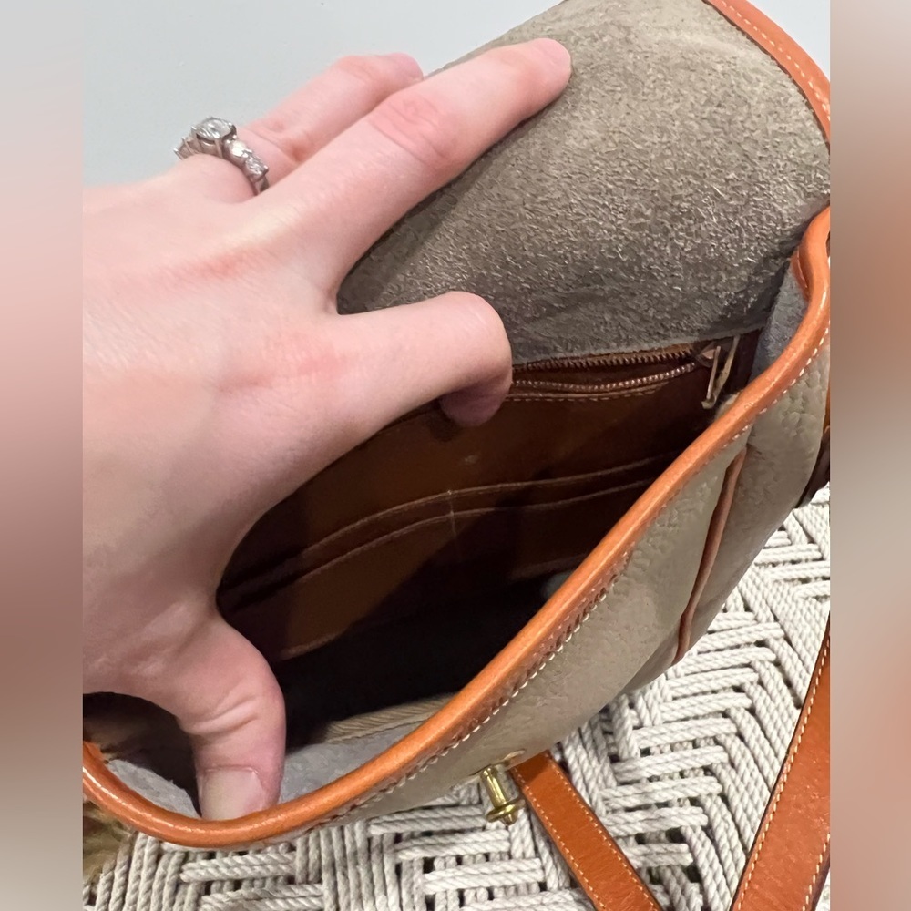 Vintage Dooney & Bourke taupe Cavalry scout shoulder bag - Picture 3 of 4